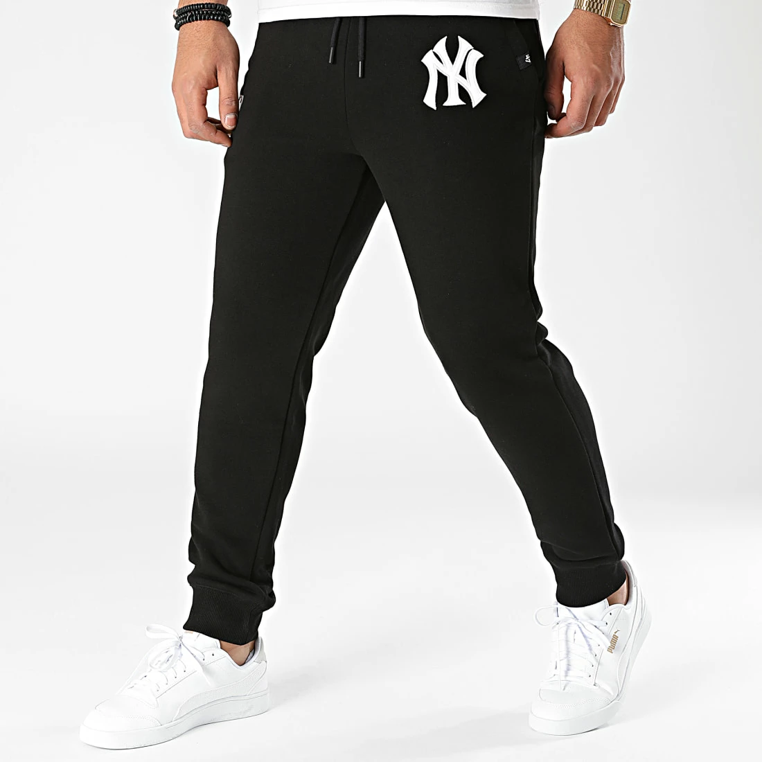 Grosses soldes 😉 Pantalon Jogging New York Yankees Embroidery 47 Burnside Noir de '47 Brand ✔️ 3 Grosses soldes 😉 Pantalon Jogging New York Yankees Embroidery 47 Burnside Noir de '47 Brand ✔️