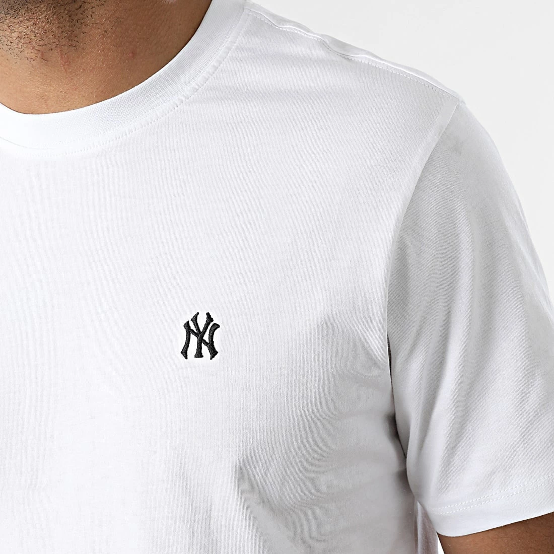 Tout neuf 🥰 Tee 👚 Shirt New York Yankees Base Runner Embroidery Echo Blanc de '47 Brand 👏 4 Tout neuf 🥰 Tee 👚 Shirt New York Yankees Base Runner Embroidery Echo Blanc de '47 Brand 👏 – Image 2